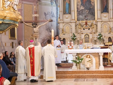 /A/2024/5/A/​Biskup Gorski blagoslovio obnovljenu crkvu Uznesenja Blažene Djevice Marije u Stenjevcu (2).jpg