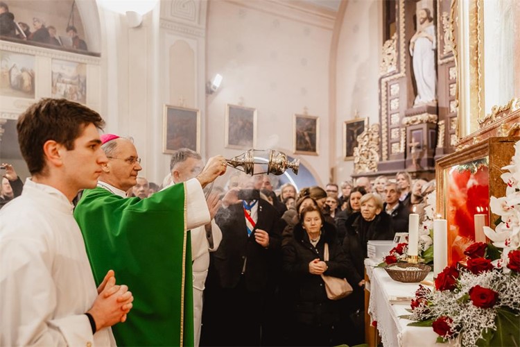 Nadbiskup Kutleša predvodio misno slavlje prvoga dana devetnice bl. Alojziju Stepincu u Krašiću