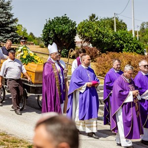 Slavljena misa zadušnica i sprovodni obredi za preminulog mons. Ferdinanda Vražića