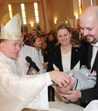 Biskup Pozaić krstio peto dijete obitelji Jurić