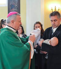 Biskup Gorski krstio šesto dijete obitelji Denić
