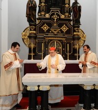 Kardinal Bozanić posvetio glavni oltar župne crkve sv. Klare Djevice 