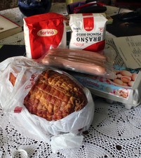 Uskrsni paketi pomoći Caritasovim korisnicima