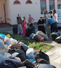 Ljubav nije mala stvar. Svakodnevno pomaže unesrećenima u poplavama!