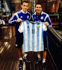 Argentinski nogometaši Papi darovali dres
