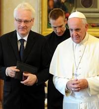 Papa uputio brzojav predsjedniku Josipoviću