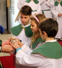 Novi članovi uvedeni u ministrantsku službu u Nacionalnom svetištu svetog Josipa