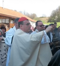 Kardinal Bozanić u pastirskom pohodu župama Ladvenjak i Barilovićki Leskovac