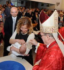 Kardinal Bozanić krstio šesto dijete obitelji Kardum