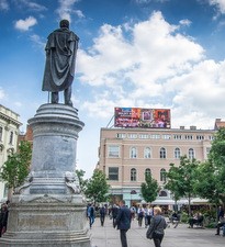 Poziv na proslavu svetkovine Majke Božje od Kamenitih vrata na zagrebačkim video zaslonima