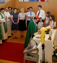 Kardinal Bozanić u Župi bl. Ivana Merza krstio peto dijete u obitelji Miletić