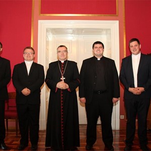 Kardinal Bozanić povjerio službe ovogodišnjim mladomisnicima