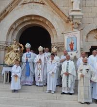 Kardinal Bozanić predvodio proslavu 300. obljetnice župe Gospe Karmelske u Selcima