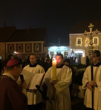 Ispred zagrebačke katedrale upaljena četvrta adventska svijeća 