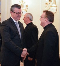 Predsjednik Vlade Orešković s članovima Stalnog vijeća HBK