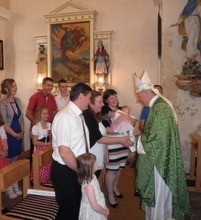 Biskup Gorski krstio Gabrielu, šesto dijete u obitelji Nikoline i Darka Maradina