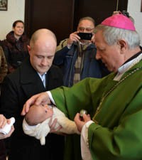 Biskup Gorski krstio sedmo dijete obitelji Abramović