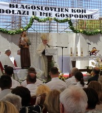 Kardinal Bozanić blagoslovio gradilište i temeljni kamen nove župne crkve sv. Josipa u Stubičkim Toplicama