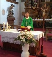 Oproštaj od župnika i franjevaca trećoredaca glagoljaša u župi svetog Leonarda u Kotarima