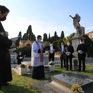 Pohod groblju Campo Verano svećenika-studenata Zavoda sv. Jeronima