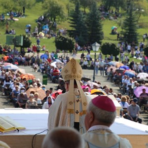 Kardinal Bozanić u Mariji Bistrici predvodio euharistijsko slavlje zavjetnog hodočašća vjernika grada Zagreba i mladih Zagrebačke nadbiskupije