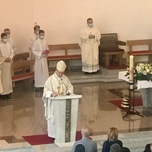 Biskup Šaško krstio peto dijete u obitelji Karadža i osmo dijete u obitelji Tatarović