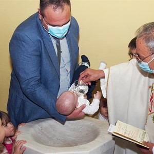 Župnik Župe BDM Žalosne – Špansko vlč. Mato Matić krstio sedmo dijete obitelji Marendić