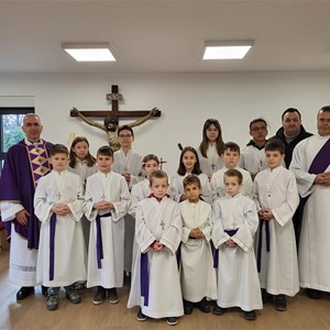 Svečano uvođenje novih ministranata u službu u Župi Stenjevec I