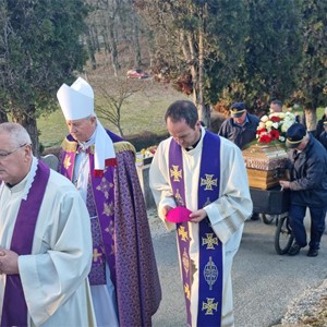 Biskup Gorski predvodio misu zadušnicu i sprovodne obrede za vlč. dr. Stjepana Sirovca