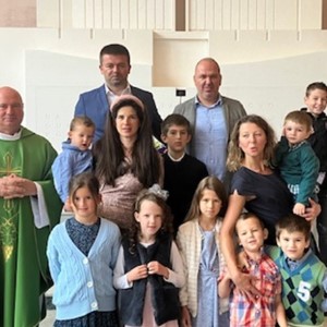 Vlč. Ivica Reparinac krstio Mateja, peto dijete obitelji Vukelić