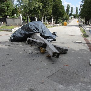 Stradao centralni križ na Mirogoju 