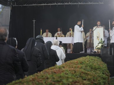 /A/2024/11/A/Nadbiskup Kutleša predvodio misno slavlje svetkovine Svih svetih na zagrebačkom groblju Mirogoj2024 (11).JPG