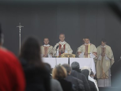 /A/2024/11/A/Nadbiskup Kutleša predvodio misno slavlje svetkovine Svih svetih na zagrebačkom groblju Mirogoj2024 (3).JPG