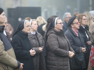 /A/2024/11/A/Nadbiskup Kutleša predvodio misno slavlje svetkovine Svih svetih na zagrebačkom groblju Mirogoj2024 (5).JPG