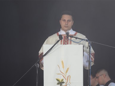 /A/2024/11/A/Nadbiskup Kutleša predvodio misno slavlje svetkovine Svih svetih na zagrebačkom groblju Mirogoj2024 (9).JPG