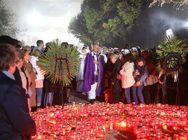 /A/2024/11/A/Nadbiskup Kutleša predvodio misno slavlje svetkovine Svih svetih na zagrebačkom groblju Mirogoj2024_1 (5).JPG