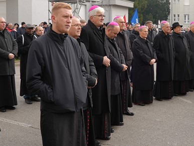 /A/2024/11/C/Nadbiskup Kutleša predvodio misno slavlje o 33. obljetnici Dana sjećanja na žrtvu Vukovara i sve žrtve Domovinskoga rata2024 (2).JPG