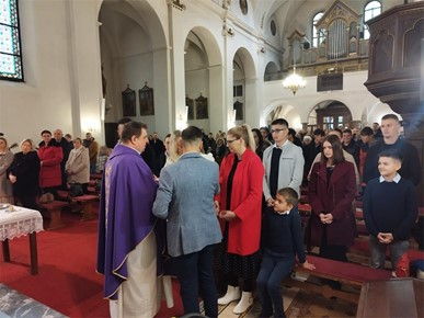 /A/2024/12/A/Kršteno šesto dijete u obitelji Šarić u Župi sv. Anastazije u Samoboru2024 (2).jpg