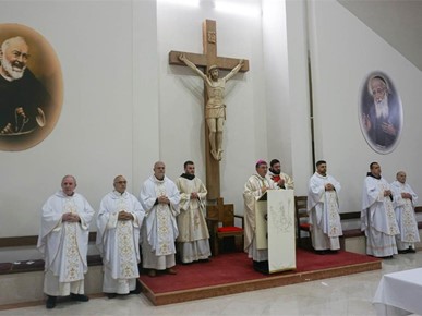 /A/2024/12/C/Biskup Martinović predvodio slavlje na blagdan sv. Nikole u zagrebačkoj Dubravi (5).jpg