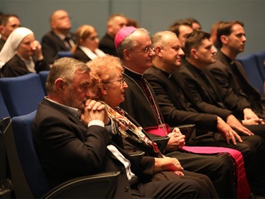 /A/2024/12/E/Predbožićni susret predstavnika crkvenih ustanova, zajednica i udruga s nadbiskupom Kutlešom2024 (2).JPG