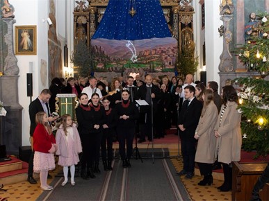 /A/2024/12/F/KONCERT 12.jpg