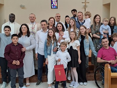 /A/2024/5/F/U Župi sv. Pavla u Retkovcu kršteno peto dijete obitelji Ćibarić_2.jpg