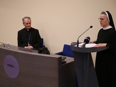 /A/2024/6/A/240603 Nadbiskup i vjeroučenici (2).JPG