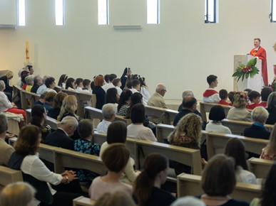 /A/2024/6/A/Svečanim misnim slavljem proslavljena 25. obljetnica Župe sv. Kvirina na Pantovčaku (3).jpg