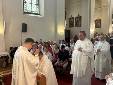 /A/2024/7/A/Vlč. Antonio Štengl proslavio mladu misu u Župi sv. Anastazije u Samoboru2024 (1).jpg