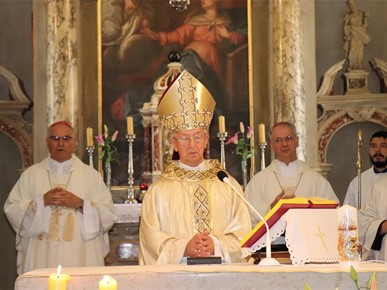 /A/2024/7/B/Biskup Ivan Milovan proslavio dijamantni svećenički jubilej (4).JPG