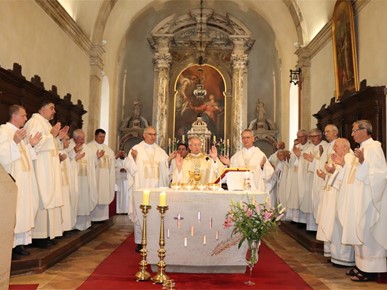 /A/2024/7/B/Biskup Ivan Milovan proslavio dijamantni svećenički jubilej (6).JPG