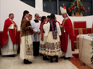 /A/2024/9/D/Nadbiskup Kutleša predvodio misno slavlje proslave svetkovine Uzvišenja sv. Križa u Lukarišću2024 (4).jpg