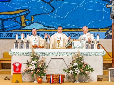 /A/2025/10/A/Samoborski vjernici hodočastili sv. Josipu u Karlovac (5).jpg