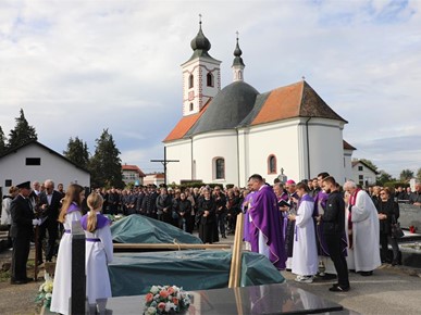 /A/2025/10/B/251009 Sprovodni obredi za preč. Đuru Saboleka (28).JPG
